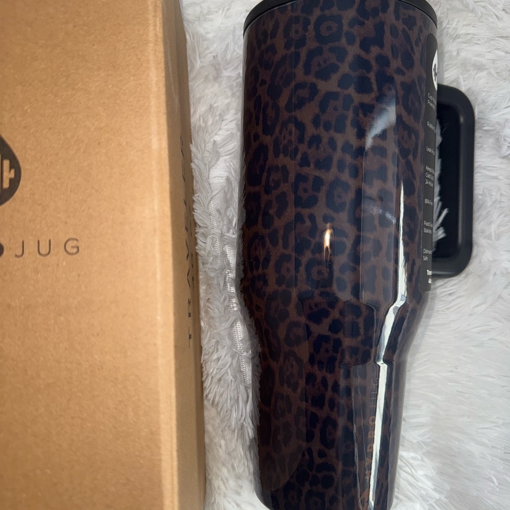 ACTA❌hydrojug LUXE Leapord 40 oz traveler
